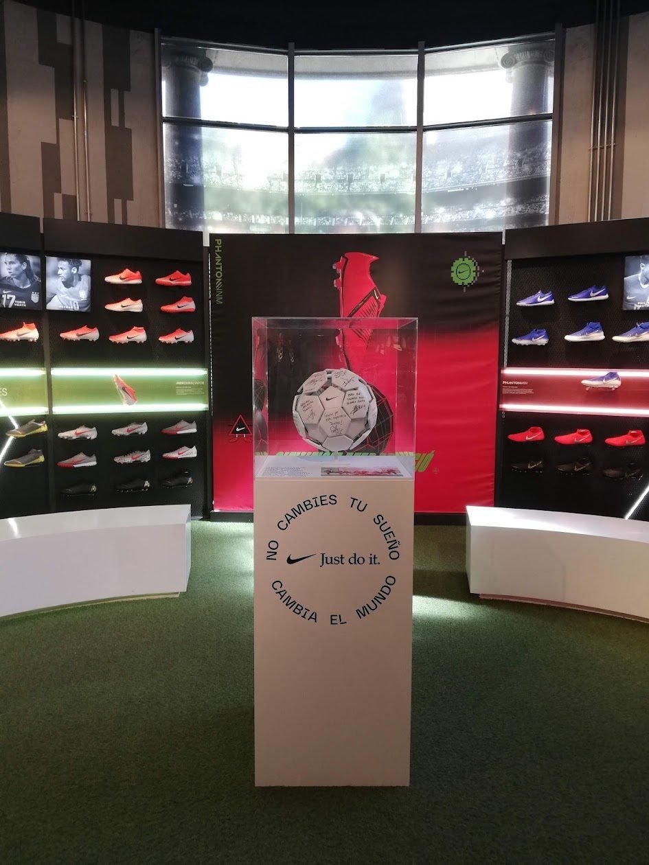 Installation Nike Just Do It — Women’s Football for Nike, Barcelona