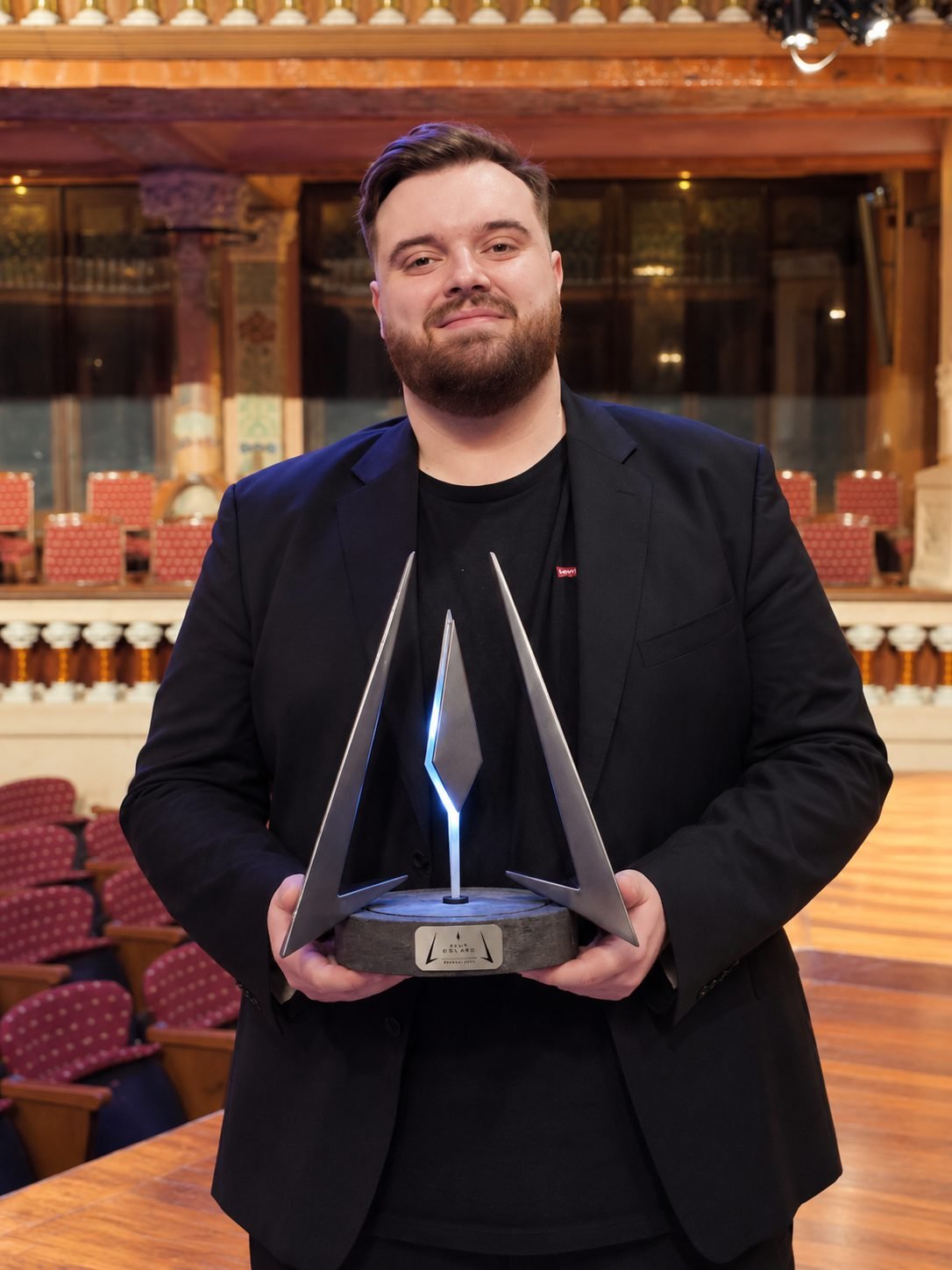 Special piece Esland Awards for Esland, International